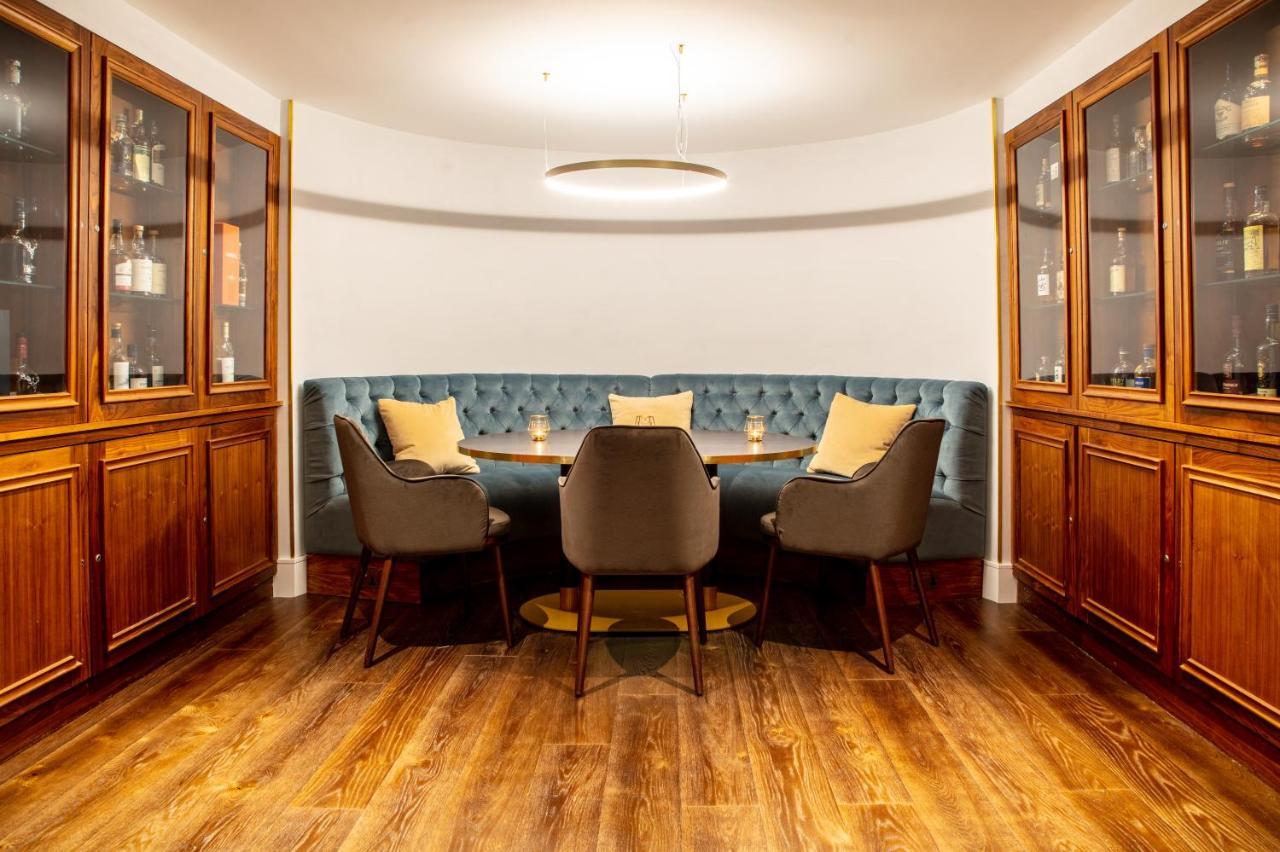 The Roseate Reading 호텔 외부 사진 The bar at the 2018 refurbishment