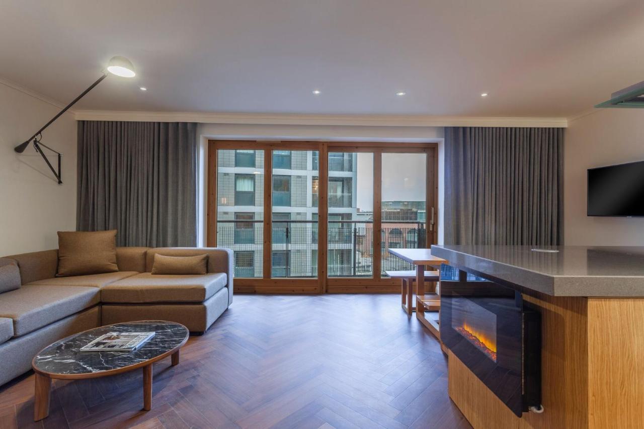The Roseate Reading 호텔 외부 사진 A living room at the hotel