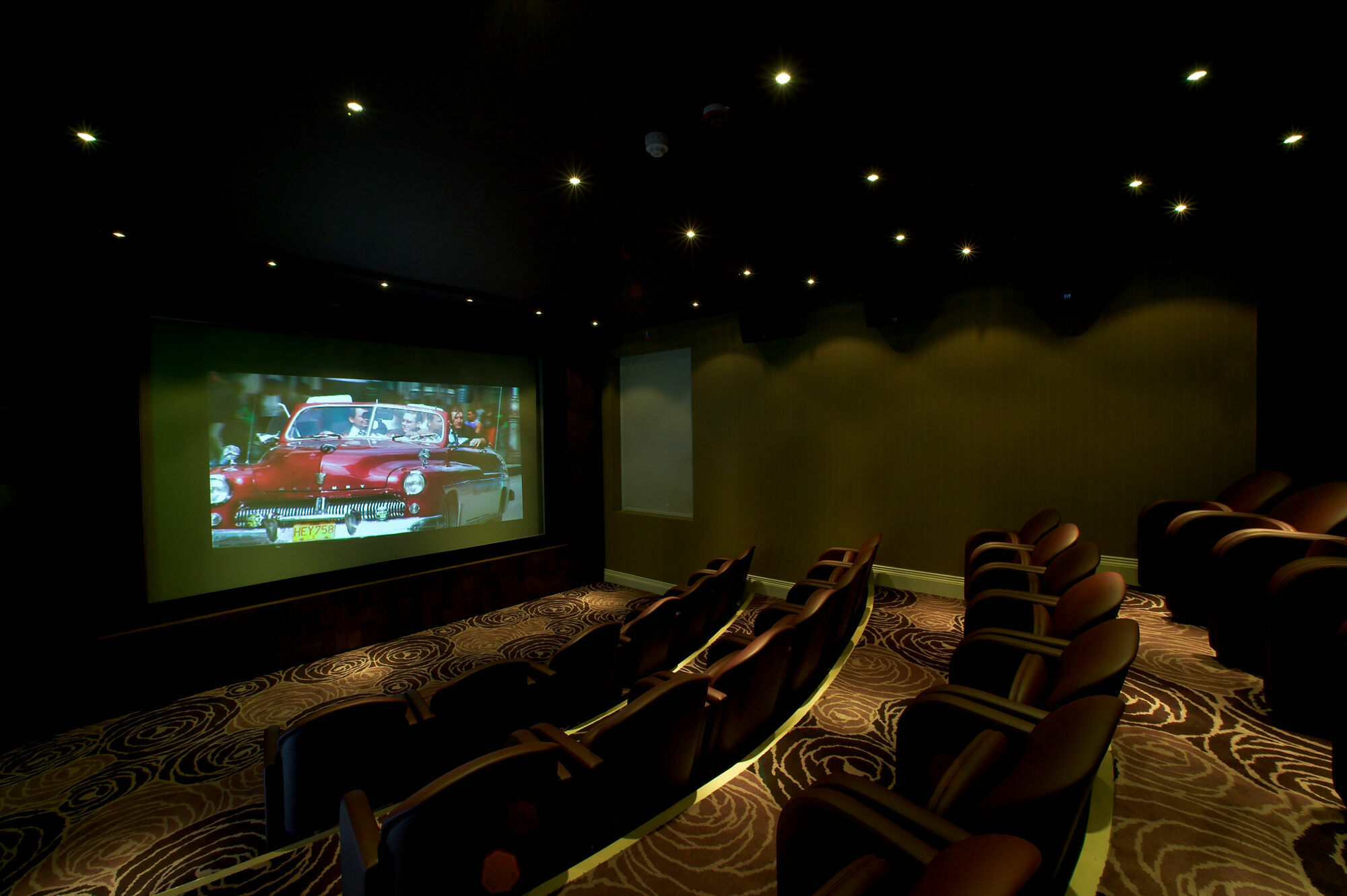 The Roseate Reading 호텔 외부 사진 A home theater